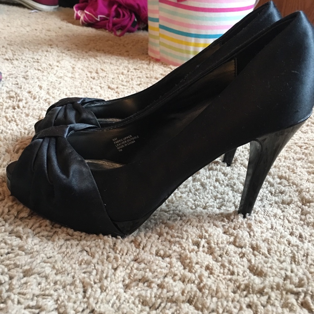 “Black & white market” stiletto heels size 7